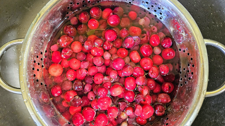 Крок 1. Промивання ягід.