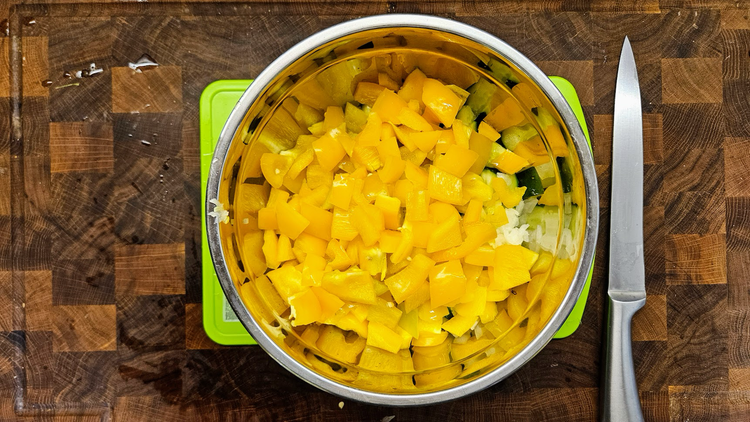 Крок 3. Майже Грецький Салат.