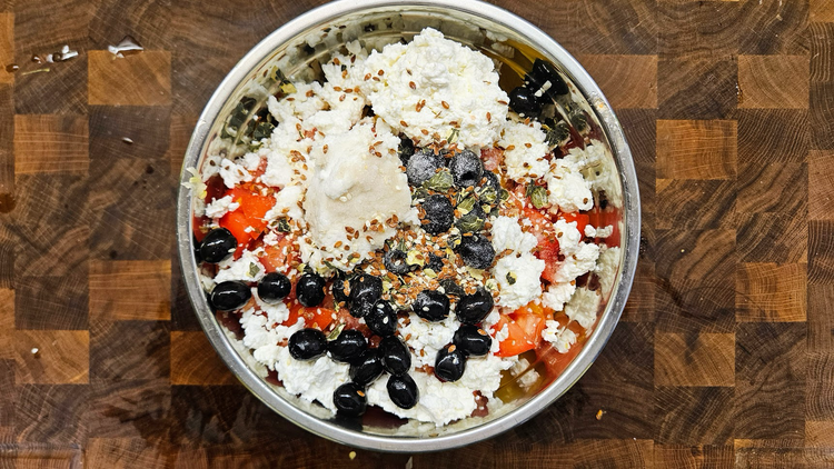 Крок 5. Майже Грецький Салат.