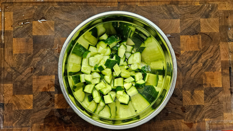 Крок 1. Майже Грецький Салат.