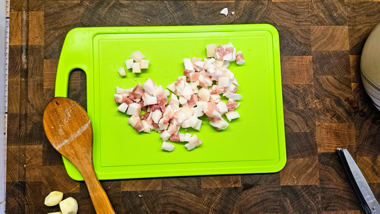 Крок 3. Нарізане сало