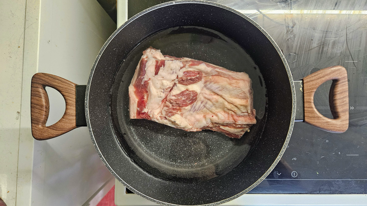 Крок 1. Шматок салау воді.